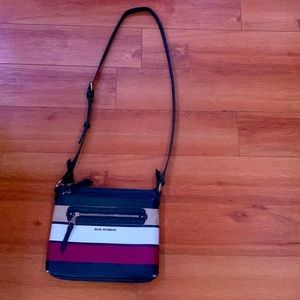 It’s a nice handbag fits everything a girl would need to bring with them